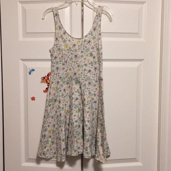 H&M Floral Flowy Low Back Casual Dress - Picture 1 of 6